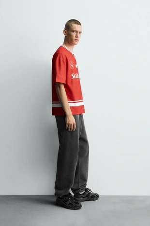 Футболка с ретро-принтами в футбольном стиле- Заказать в России