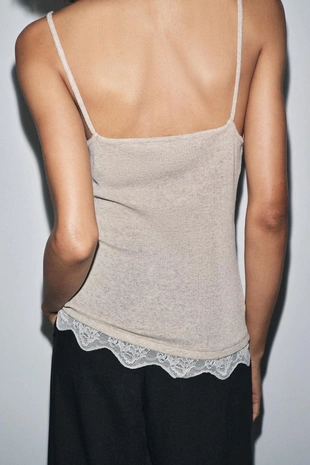 Топ на бретелях с кружевом