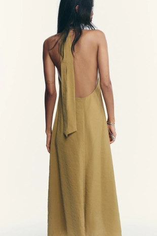 Платье миди из струящейся ткани с горловиной халтер- Заказать в России