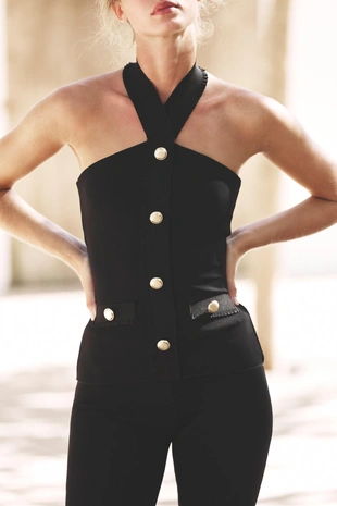 Эластичный топ-халтер, подчеркивающий фигуру- Заказать в России