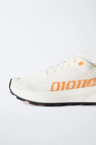 Технологичные спортивные кроссовки- Заказать в России