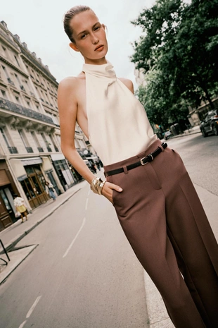 Брюки с отворотами и ремнем