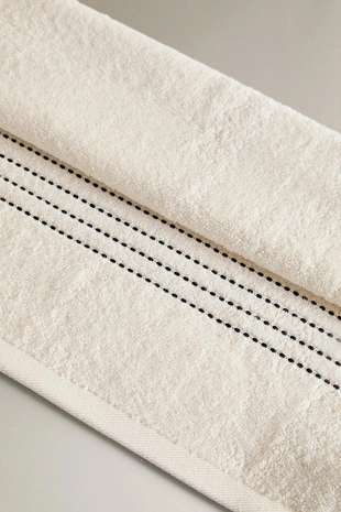 Полотенце для ванны с контрастной отделкой- Заказать в России