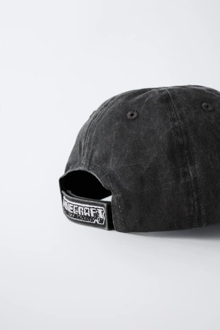 Black | 0547/699/800 - Zara Кепка с эффектом потертости и вышивкой MINECRAFT © MOJANG AB. ™