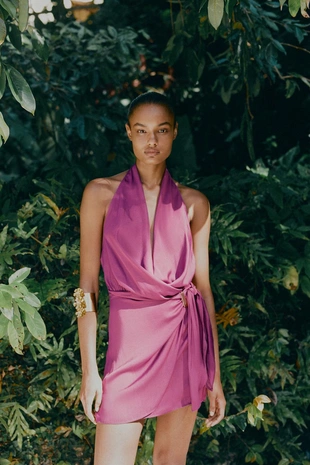 Мини-платье халтер с узлом- Заказать в России