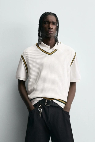 Вязаный жилет с контрастными полосами- Заказать в России