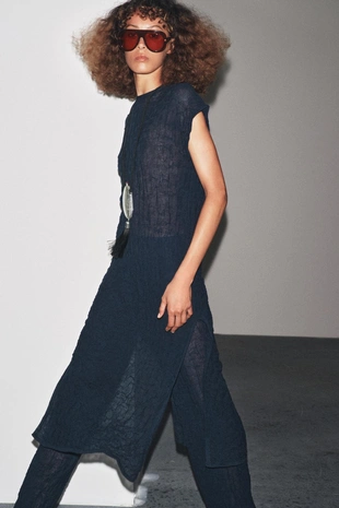 Брюки из тонкого трикотажа с эффектом жатости- Заказать в России