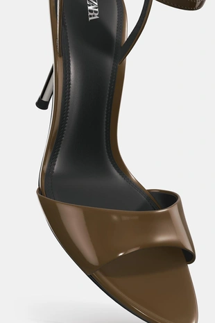 Лакированные босоножки на высоком каблуке- Заказать в России