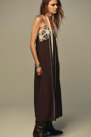 Платье миди с вышивкой на бретелях- Заказать в России