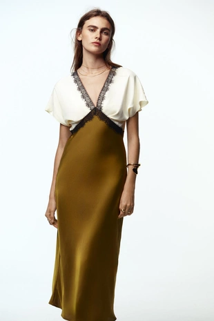 Атласное платье миди с кружевом и контрастной отделкой- Заказать в России