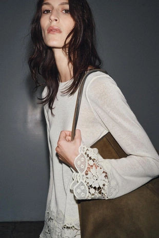 Комбинированная футболка с гипюром- Заказать в России