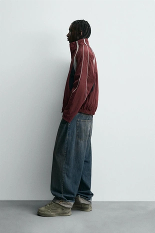 Техническая куртка в стиле колор-блок с контрастными деталями- Заказать в России