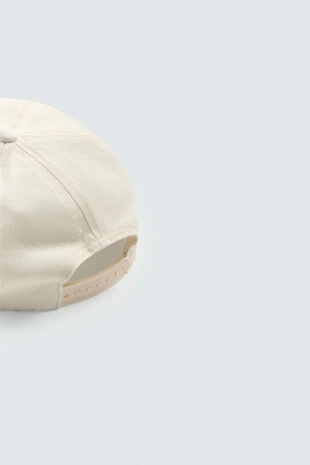 Кепка с плоским козырьком и вышивкой- Заказать в России