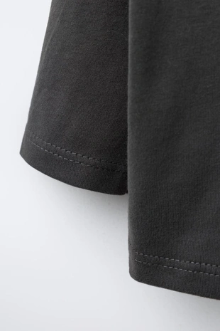 Однотонная футболка с длинными рукавами