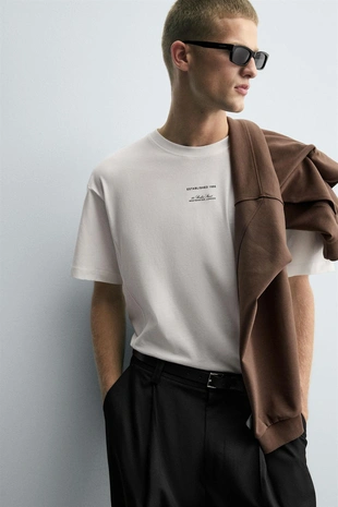 Футболка с контрастными этикетками- Заказать в России