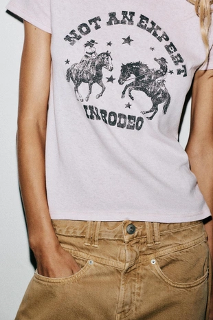 Футболка с эффектом потертости