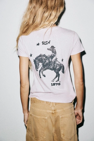 Футболка с эффектом потертости