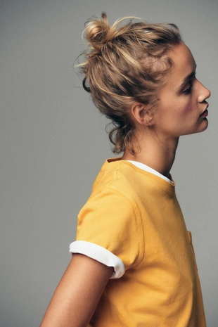 Футболка из ткани с эффектом потертости с карманом- Заказать в России