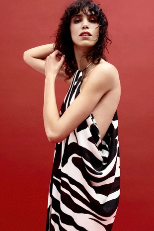 Платье с анималистическим принтом и горловиной халтер — ZW COLLECTION- Заказать в России