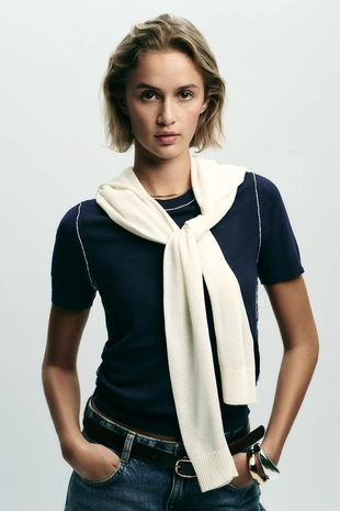 Трикотажный топ с короткими рукавами и отделкой