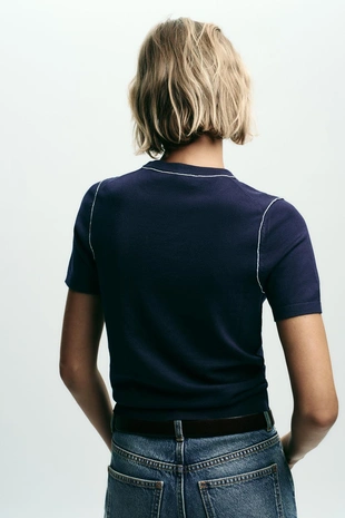 Трикотажный топ с короткими рукавами и отделкой