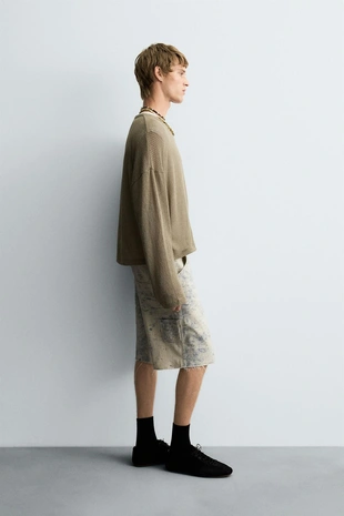 Шорты-бермуды карго с абстрактным принтом- Заказать в России