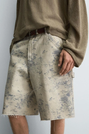 Шорты-бермуды карго с абстрактным принтом- Заказать в России