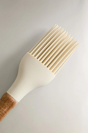 Кисть из силикона и дерева- Заказать в России