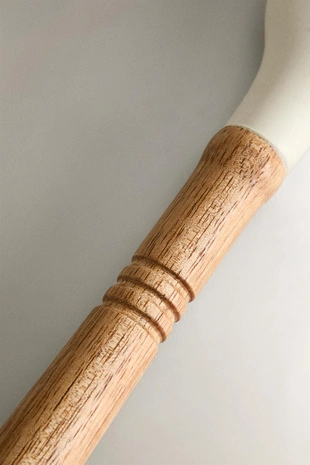 Кисть из силикона и дерева- Заказать в России