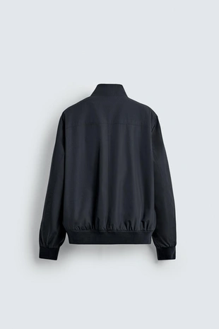 Легкая куртка из высокотехнологичной ткани- Заказать в России