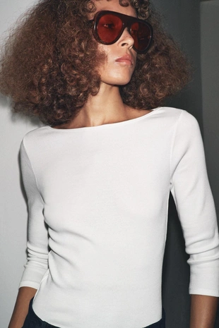 Хлопковая футболка с вырезом «лодочка»- Заказать в России