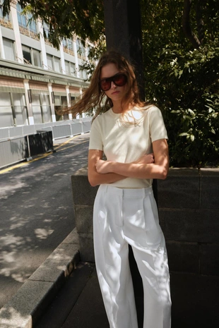 Трикотажный топ с короткими рукавами из мягкой ткани- Заказать в России