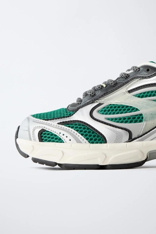 Спортивные кроссовки из сетчатой ткани- Заказать в России