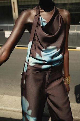 Атласный топ с цветочным принтом- Заказать в России