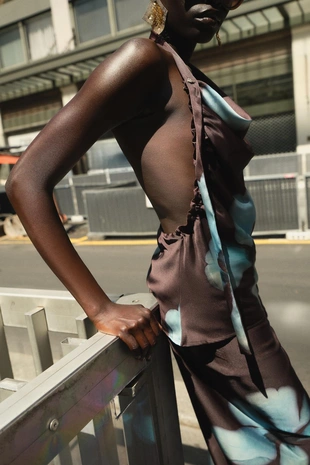 Атласный топ с цветочным принтом- Заказать в России