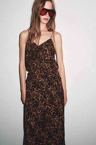 Платье миди с анималистическим принтом- Заказать в России