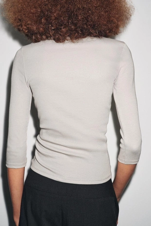 Хлопковая футболка с вырезом «лодочка»