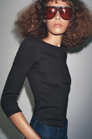 Хлопковая футболка с вырезом «лодочка»- Заказать в России