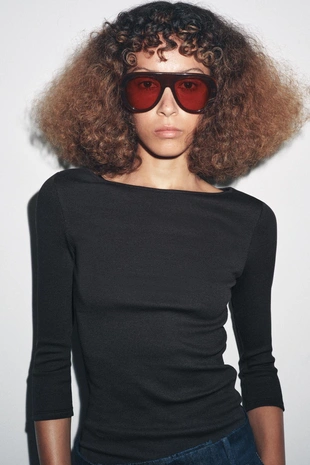 Хлопковая футболка с вырезом «лодочка»- Заказать в России