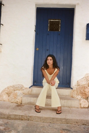 Брюки из крепа с расклешенным подолом- Заказать в России