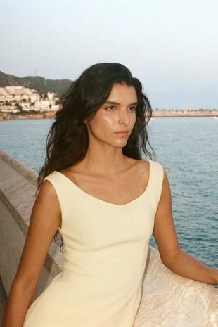 Брюки из крепа с расклешенным подолом- Заказать в России