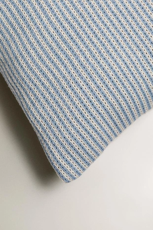 Детская подушка с вышитой буквой U- Заказать в России