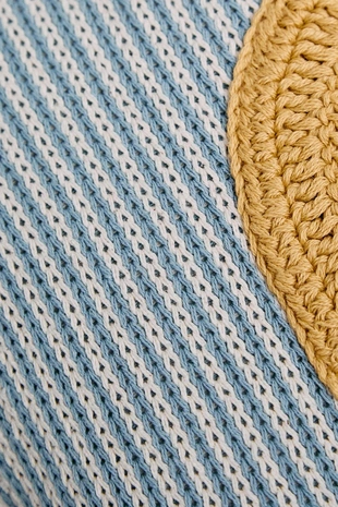 Детская подушка с вышитой буквой U- Заказать в России