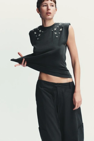 Купить Zara Футболка с эффектом потертости, подплечниками и украшениями