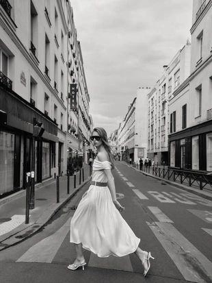 Комбинированное платье-миди с открытыми плечами и поясом- Заказать в России