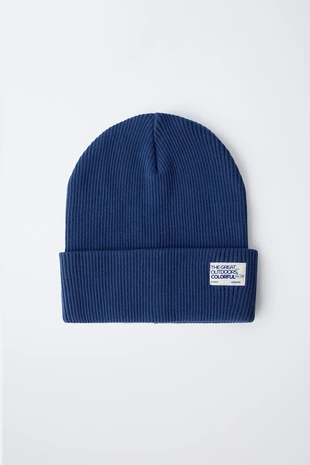 Трикотажная шапка в рубчик с этикеткой- Заказать в России