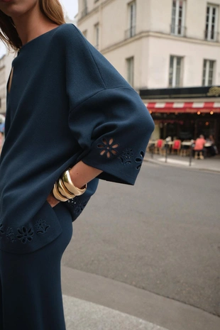 Трикотажный боди с перфорированной вышивкой- Заказать в России