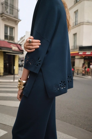 Трикотажный боди с перфорированной вышивкой- Заказать в России