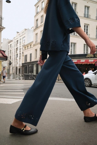 Трикотажные брюки с ажурной вышивкой- Заказать в России