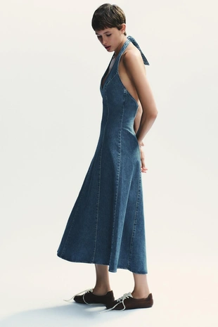 Джинсовое платье TRF с горловиной халтер- Заказать в России